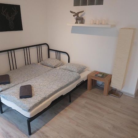 Utulny Apartman S Balkonom Apartment บราติสลาวา ภายนอก รูปภาพ