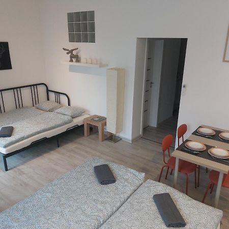 Utulny Apartman S Balkonom Apartment บราติสลาวา ภายนอก รูปภาพ