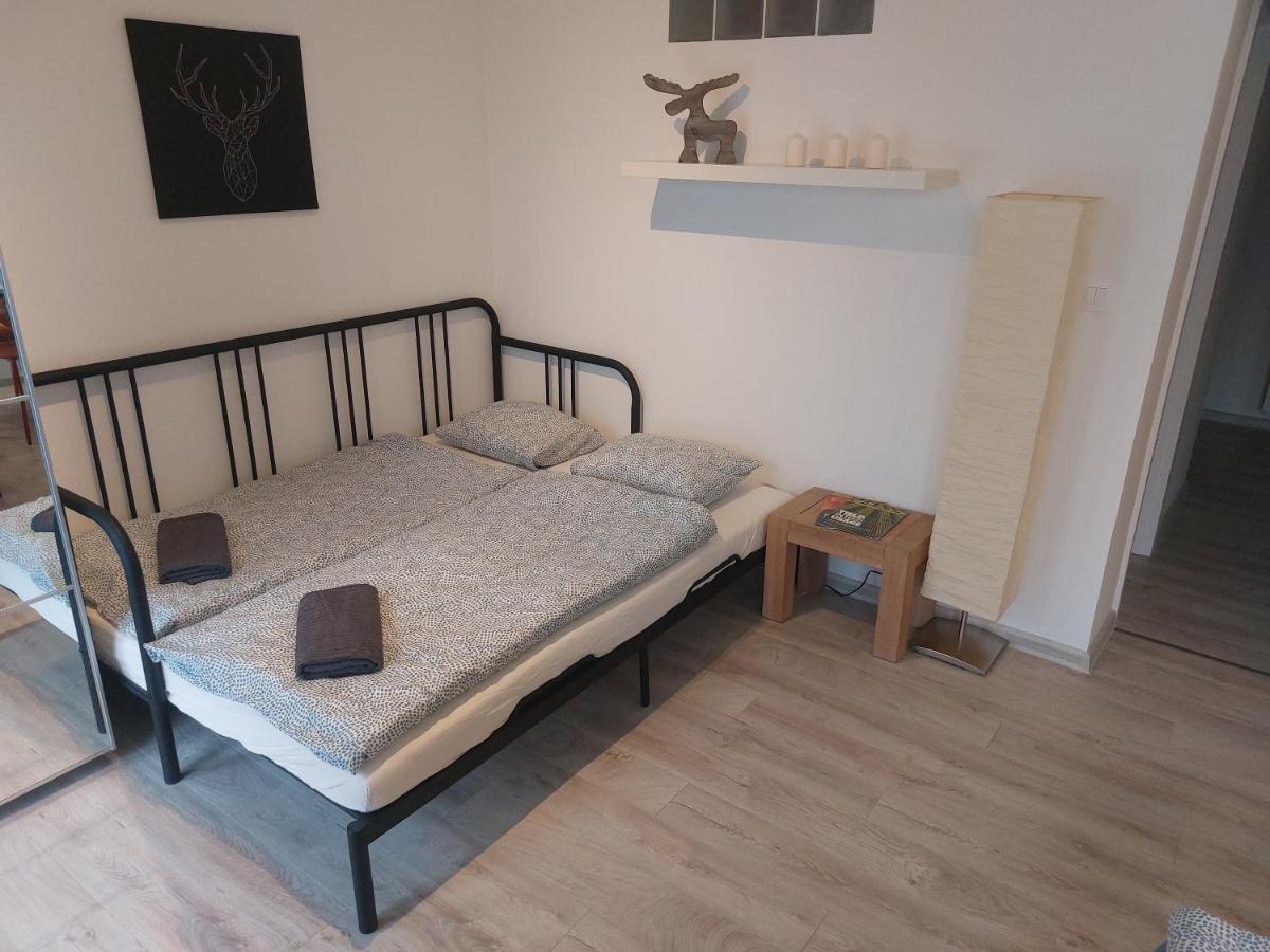 Utulny Apartman S Balkonom Apartment บราติสลาวา ภายนอก รูปภาพ