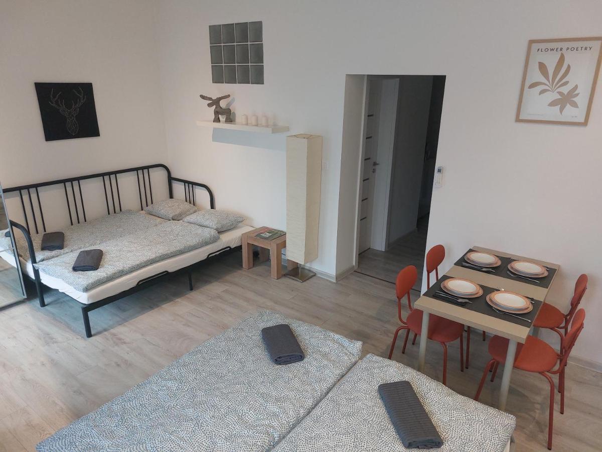 Utulny Apartman S Balkonom Apartment บราติสลาวา ภายนอก รูปภาพ