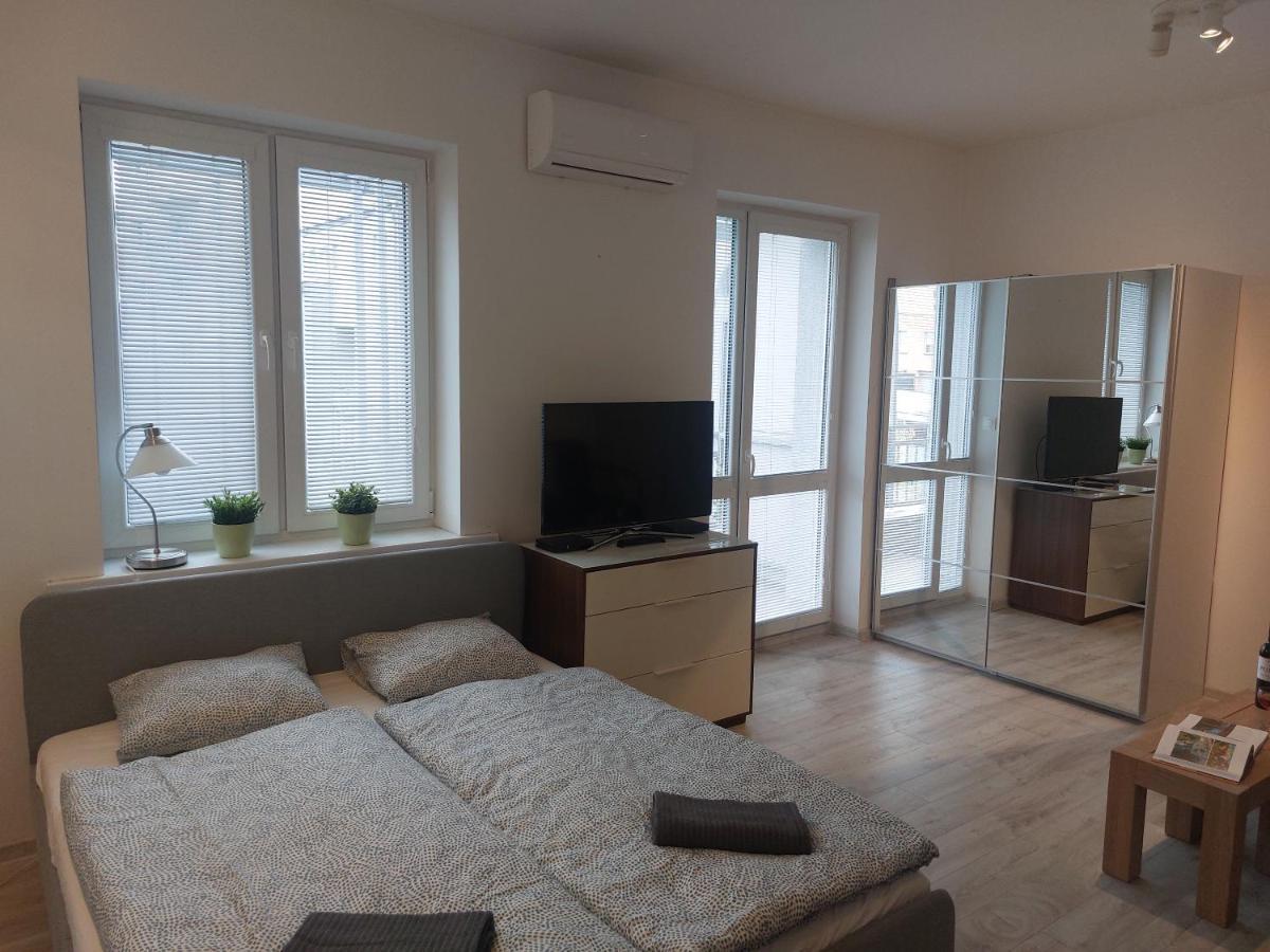 Utulny Apartman S Balkonom Apartment บราติสลาวา ภายนอก รูปภาพ