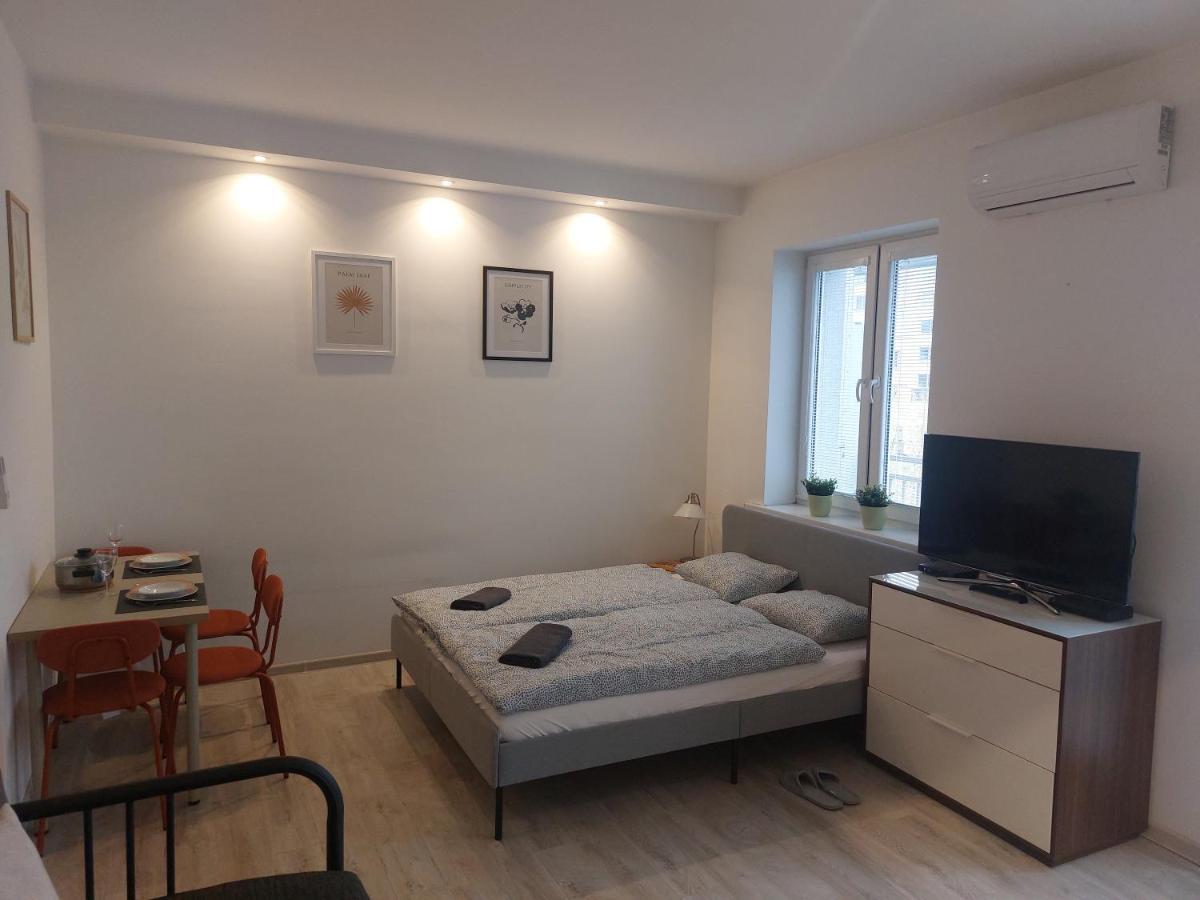 Utulny Apartman S Balkonom Apartment บราติสลาวา ภายนอก รูปภาพ