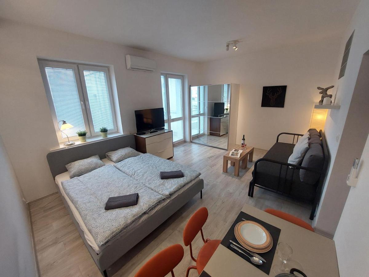 Utulny Apartman S Balkonom Apartment บราติสลาวา ภายนอก รูปภาพ