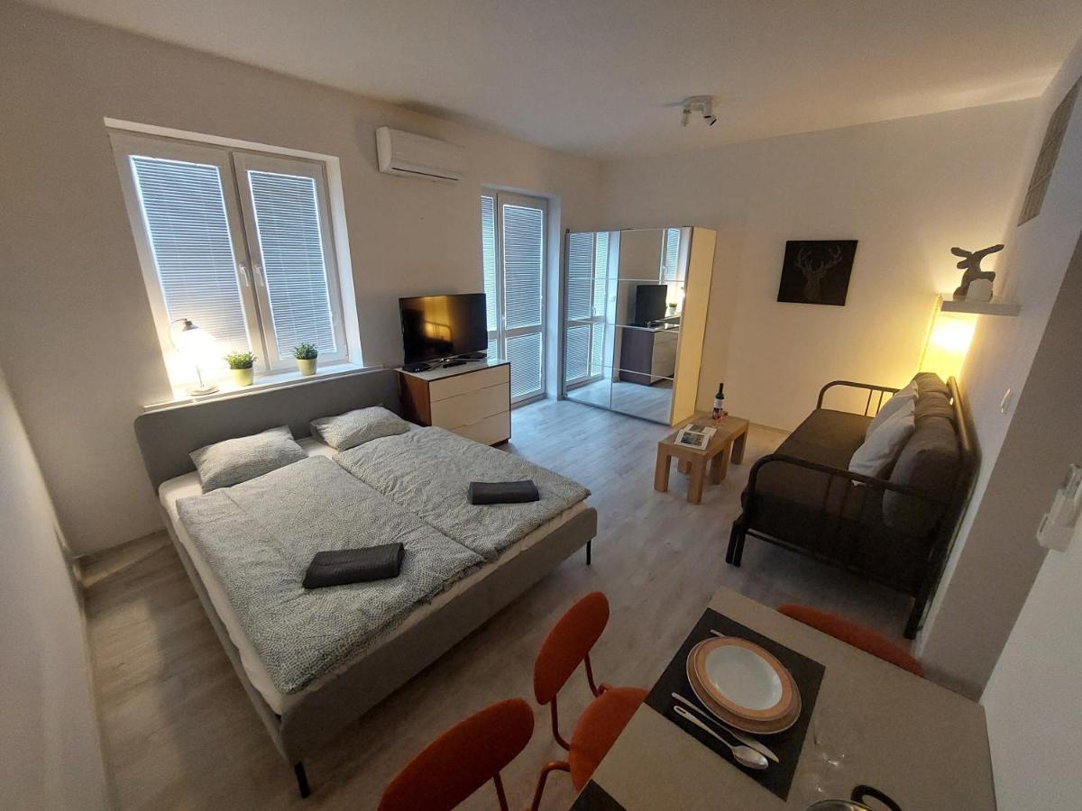 Utulny Apartman S Balkonom Apartment บราติสลาวา ภายนอก รูปภาพ